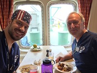 Dr Russel Walther en ikzelf op maritieme achtergrond