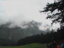 Snow mountain top in de wolken