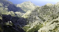 De slangachtige weggetjes door het Tramontana Gebergte