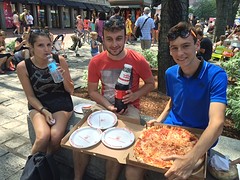 Reuzepizza van de lokale markthal