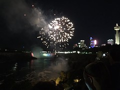 Vuurwerk als afsluiter van de niagara falls