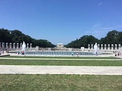 Reflecting pool to Lincoln Memorial