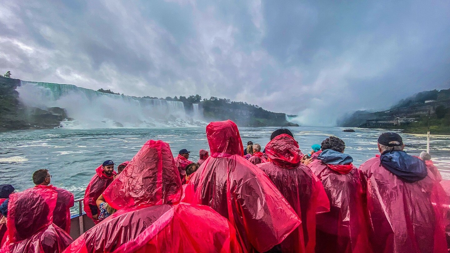 23 09 2024 roze poncho niagara