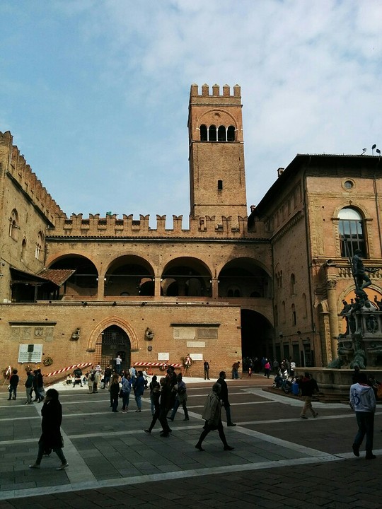 Pallazi Commumale aan Piazza Maggiore van Bologna