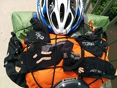 Natte sokken drogen achter de fiets