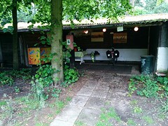 Prima overkapping om fikse regenbui te overleven, camping Baarlo