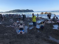 Heetwaterbronnen op het strand
