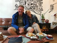 Koffie, en half uurtje gebabbeld met Belgen die ons herkenden van Queenstown