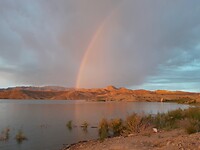 Regen en regenboog in de woestijn, Lake Mead