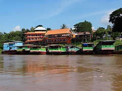 Met de longboot over de Mekong rivier