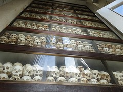 De Stupa met de 8000 schedels die daar opgegraven zijn.