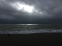 de zon achter de wolken