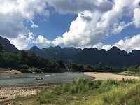 De befaamde tubing rivier in Vang Vieng