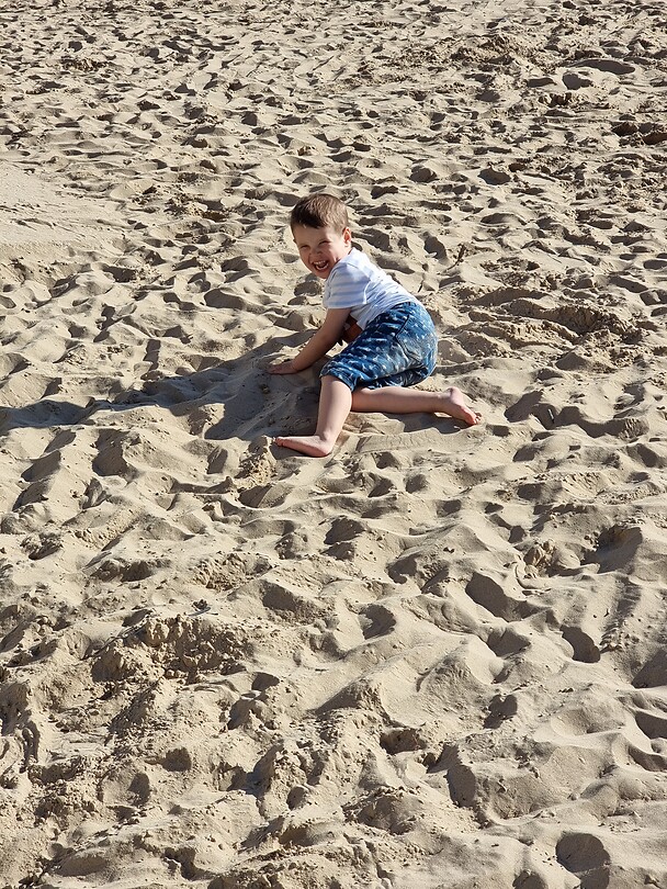 Rollen op het strand
