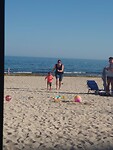 Oliver en mama rennen strand