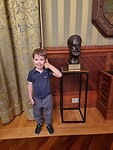 Oliver met beeld Casino