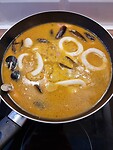 Zelfgemaakte paella in de maak