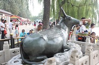 zomerpaleis bronzen stier