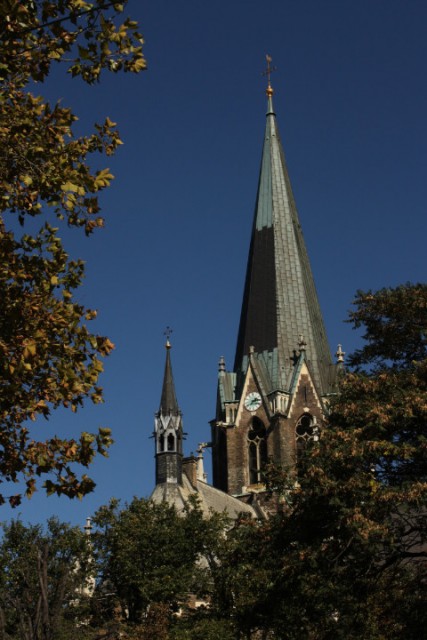 een kerk in zonnig wenen