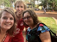 Ik met mijn mislukte coupe! En Jacob en een Braziliaanse vrouw na onze helse bustocht van te lang