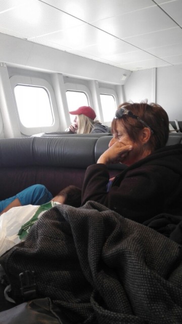 op de ferry. Caleb was een beetje moe