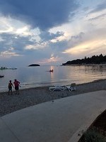 Uitzicht vanaf de camping op zee
