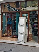 Wc brillen, gitaren....gewoon in 1 winkel