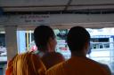 Op de boot in Bangkok, special treatment monks