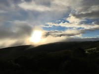 en weer achter een wolk