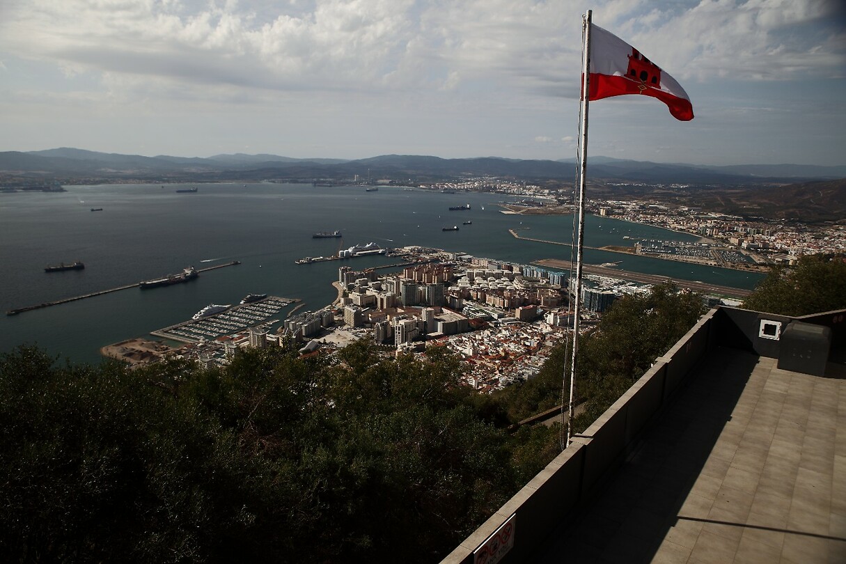 Uitzicht en Vlag van Gibraltar