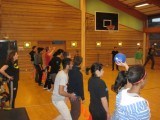 Dodgeball, links de mensen die af zijn en in 'prison' staan