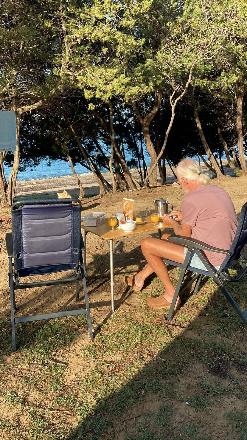 Ontbijt op camping Nissos
