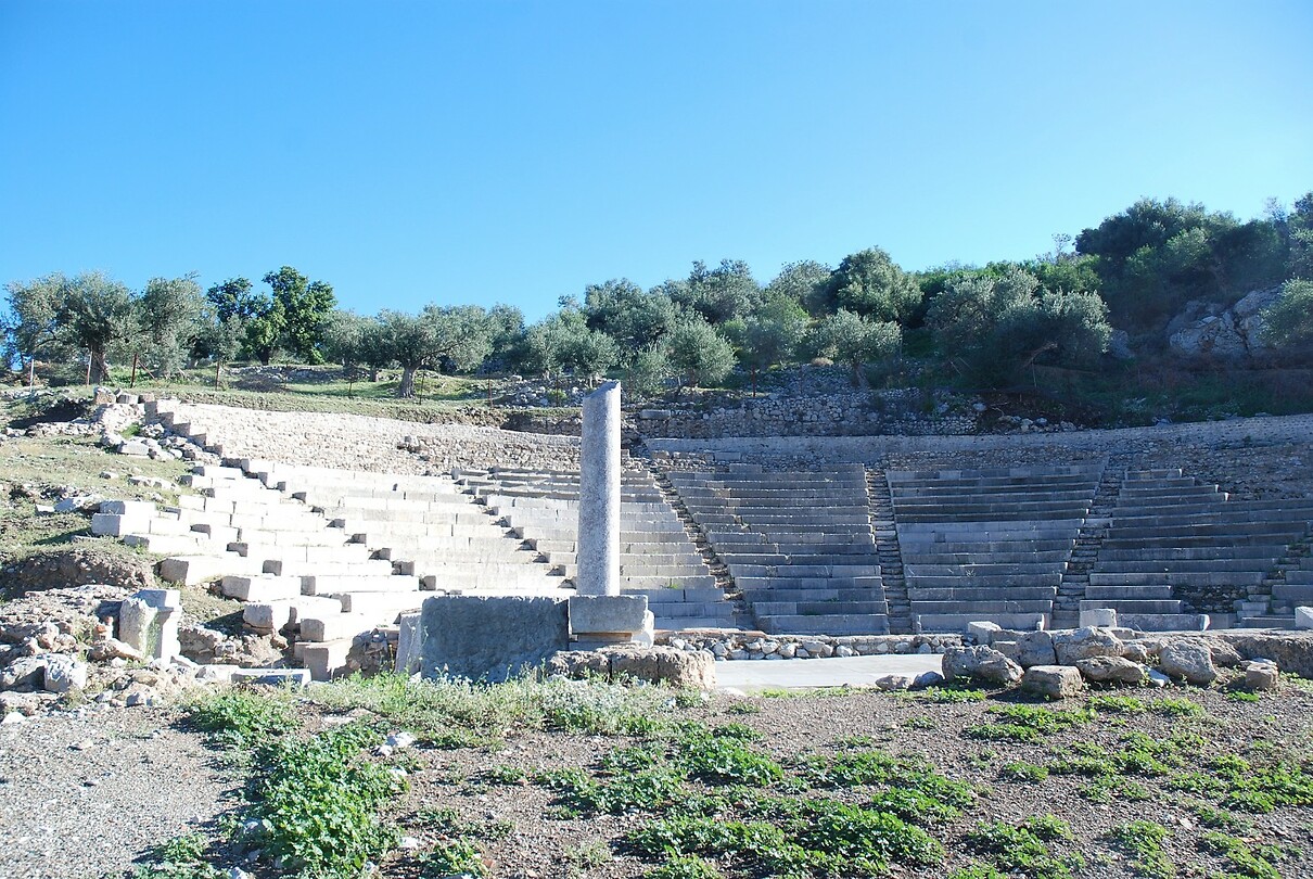 Klein amfitheater in Epidaurus-beach