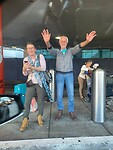 Daar zijn ze, Jan en Britt halen ons op bij het vliegveld