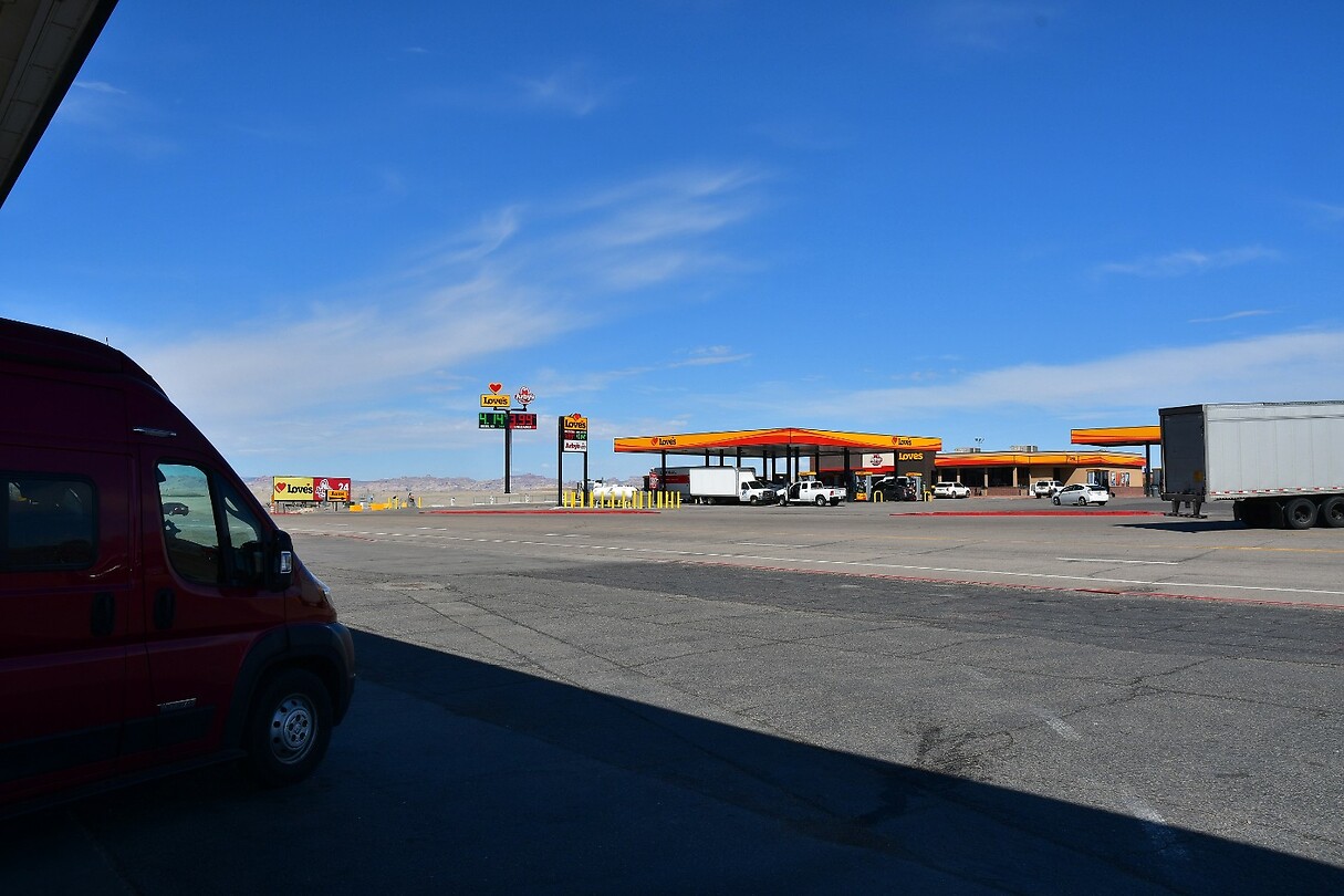 Tankstation in de desert