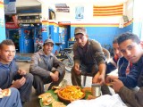 Tajine eten met de garagemonteurs