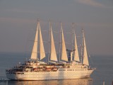 clipper bij zonsondergang