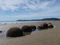 Moeraki boulders