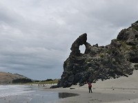 vulkanisch gesteente op de beach
