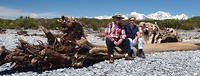 strand met bergen op achtergrond