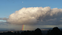 Regenboog boven Auckland