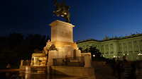 Fontein bij avond