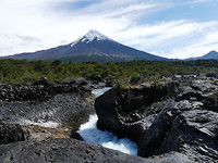 lava dwars door de rivier