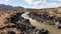 rivier dwars door de lava