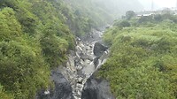 rivier dwars door de lava