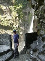 Ad bij de waterval