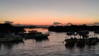 s'morgens om 5 uur op de pier van Isabela