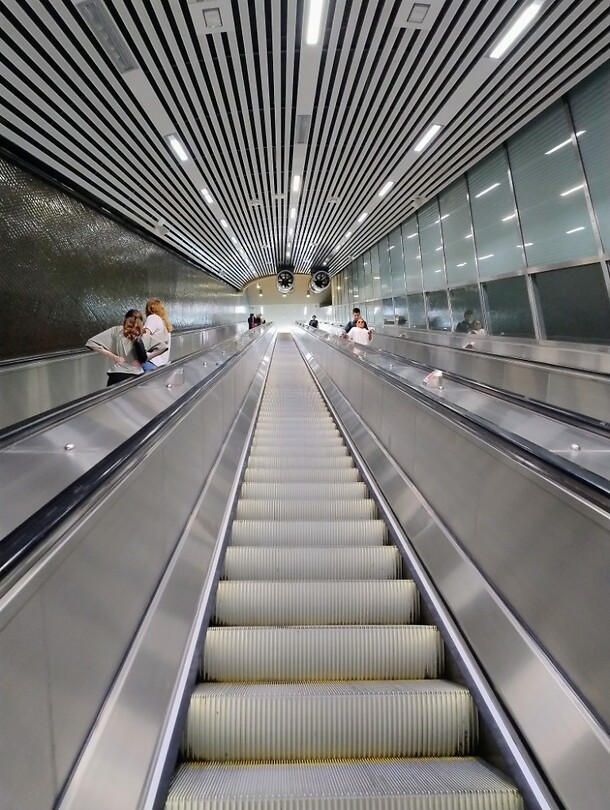 metro diep onder de grond