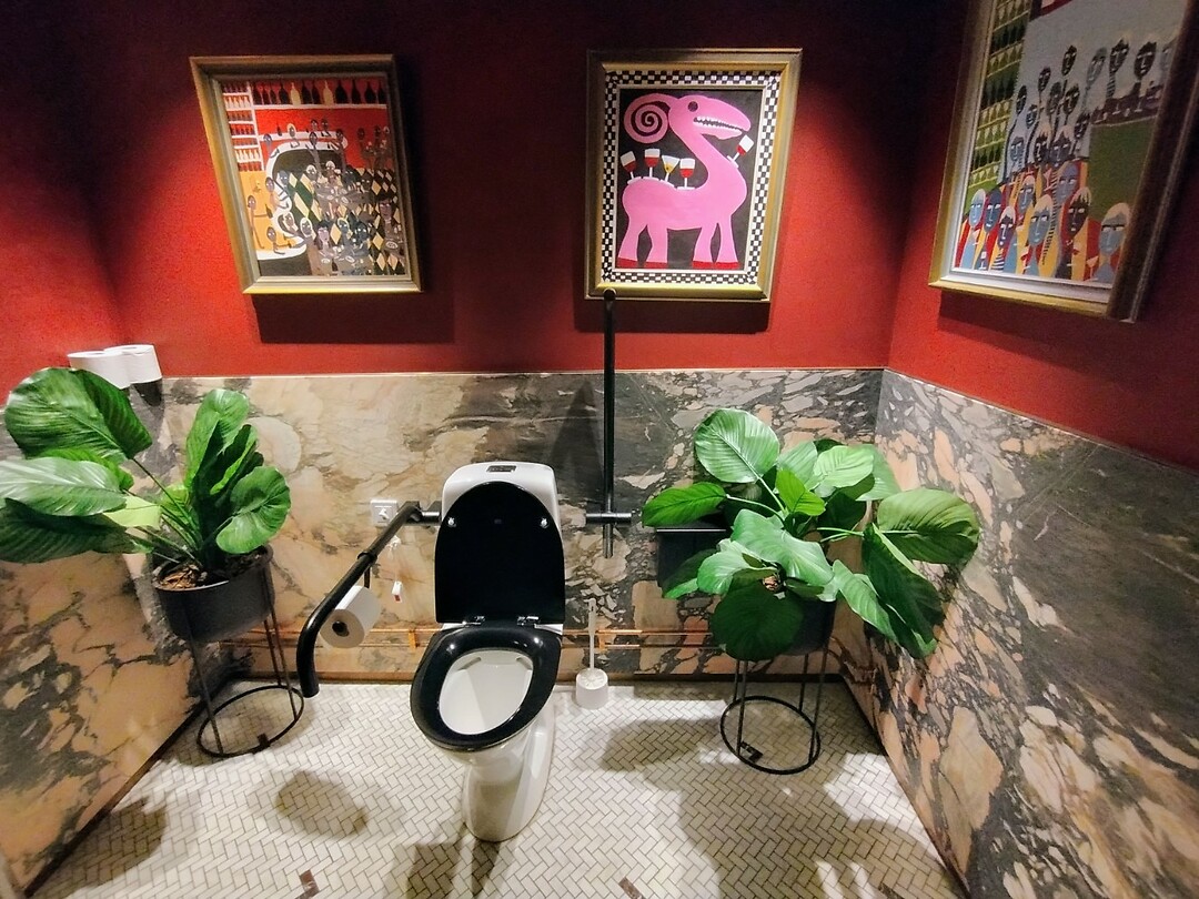 toilet in een restaurant