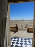 uitzicht uit villa op de woestijn Kolmanskop
